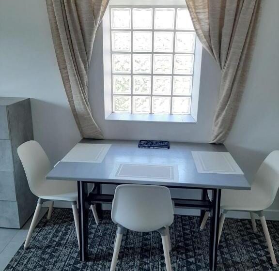 استودیوی سوپریور, La Maison Du Bonheur