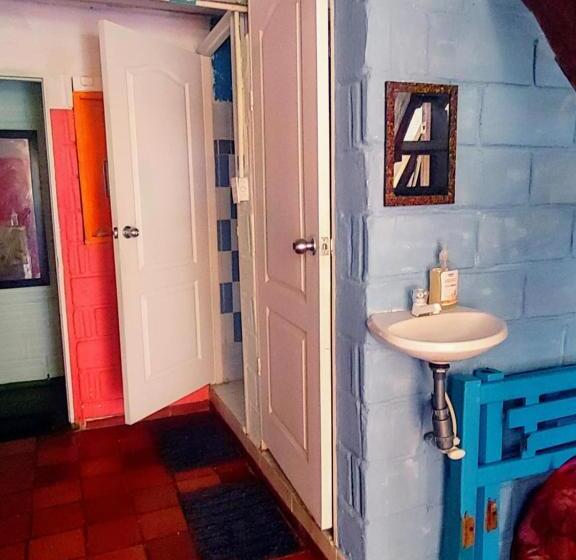 اتاق استاندارد سه نفره, Casa Isayoba
