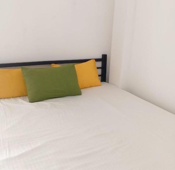 اتاق استاندارد با سرویس بهداشتی مشترک, Royal Beach House