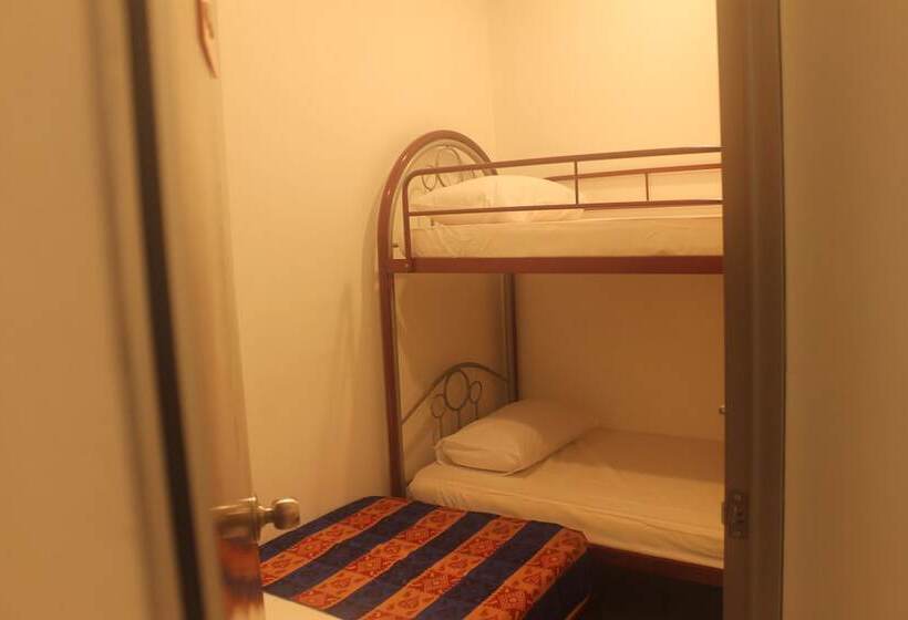 اتاق استاندارد سه تخته با سرویس بهداشتی مشترک, Georgetown Heritage Motel