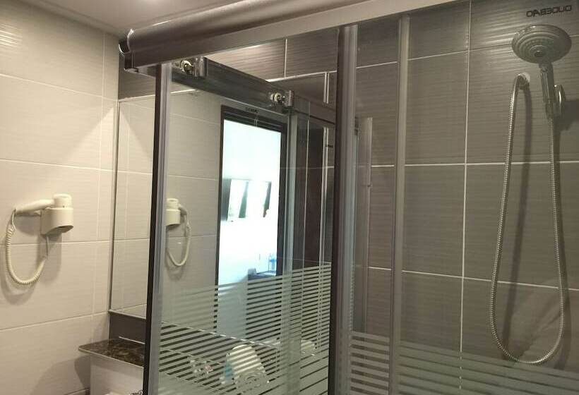 豪华房间, Check Inn Hotel Tawau