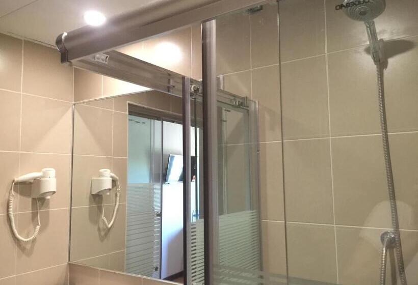行政家庭房, Check Inn Hotel Tawau