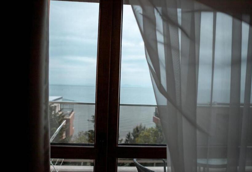 آپارتمان 2 خوابه با چشم‌انداز دریا, St. Panteleimon Beach