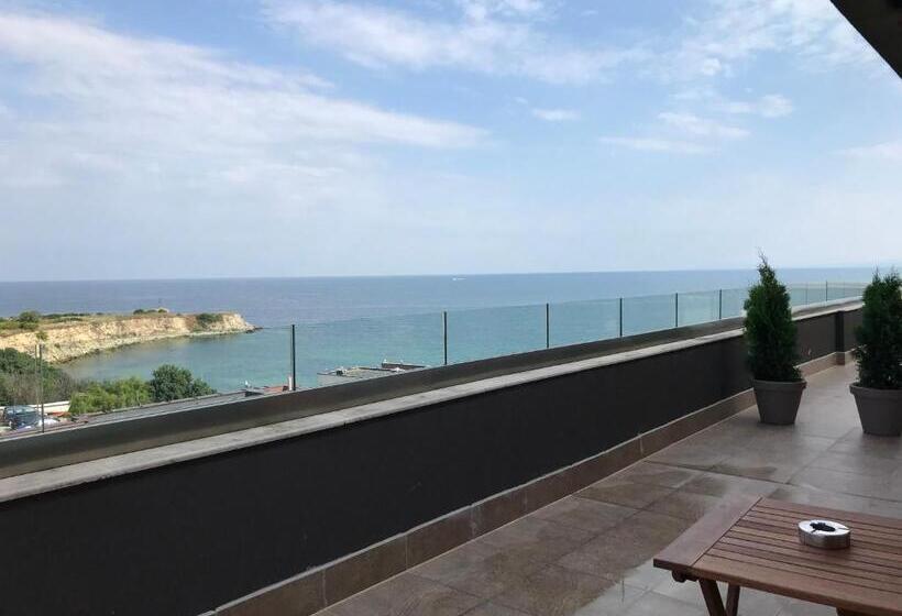 اتاق لوکس با چشم‌انداز دریا, St. Panteleimon Beach