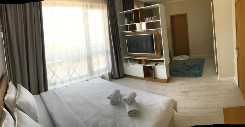 اتاق لوکس با چشم‌انداز دریا, St. Panteleimon Beach