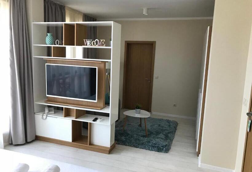 اتاق لوکس با چشم‌انداز دریا, St. Panteleimon Beach