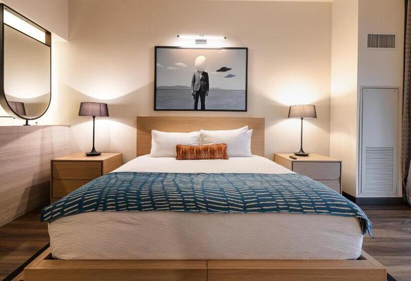 اتاق استاندارد با تخت بزرگ, Chicken Ranch Casino Resort