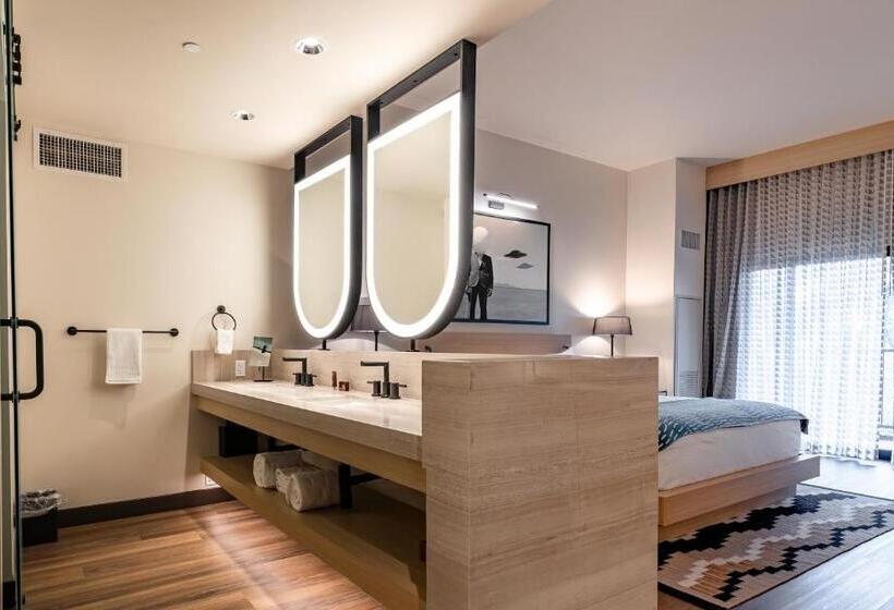 اتاق استاندارد با تخت بزرگ, Chicken Ranch Casino Resort