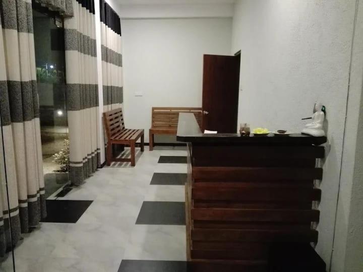 اتاق استاندارد, Nightingale Inn