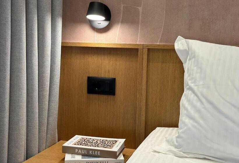 اتاق استاندارد با چشم‌انداز کوهستان, Serenity Rooms