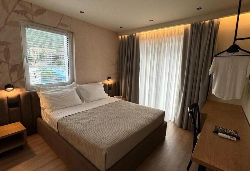 اتاق لوکس با بالکن, Serenity Rooms