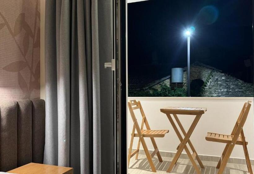 اتاق لوکس با بالکن, Serenity Rooms