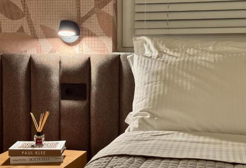 اتاق لوکس با بالکن, Serenity Rooms