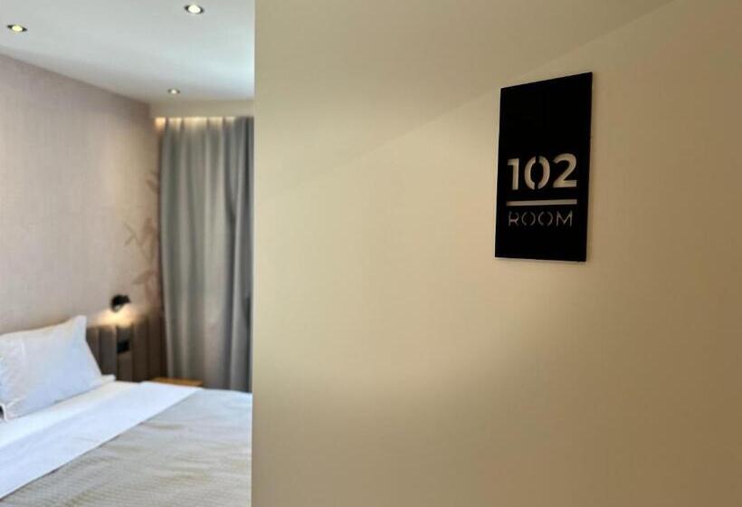 اتاق لوکس با بالکن, Serenity Rooms