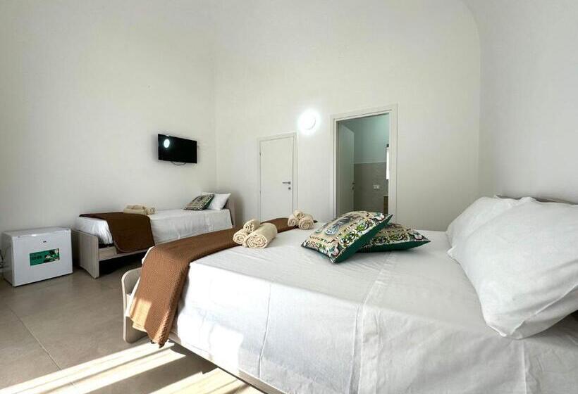 اتاق استاندارد سه نفره, Casa Ferrante