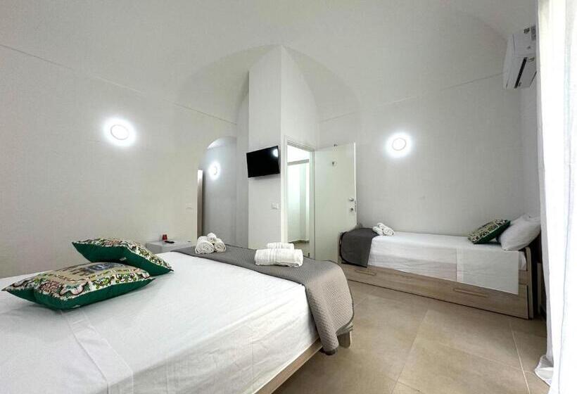 اتاق استاندارد چهار تخته, Casa Ferrante