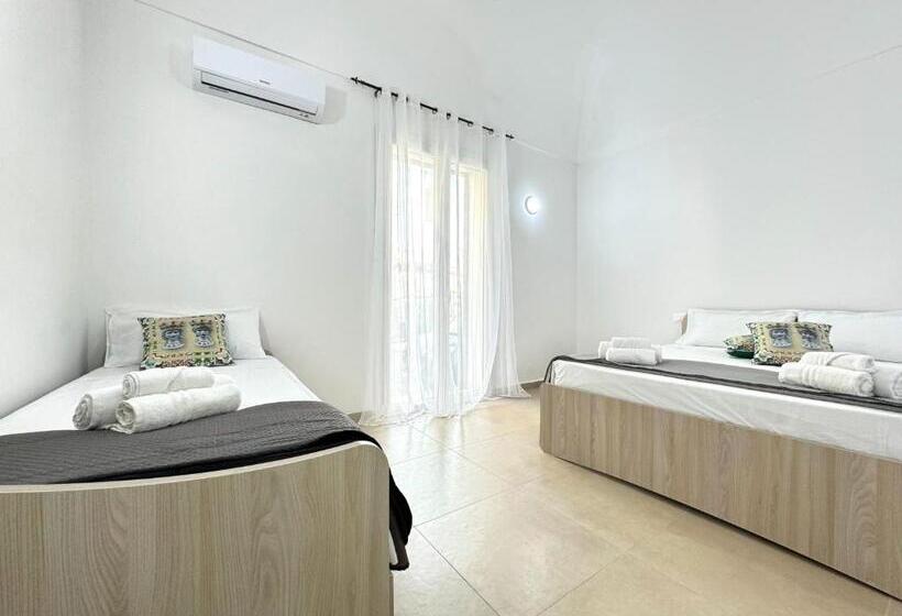 اتاق استاندارد چهار تخته, Casa Ferrante