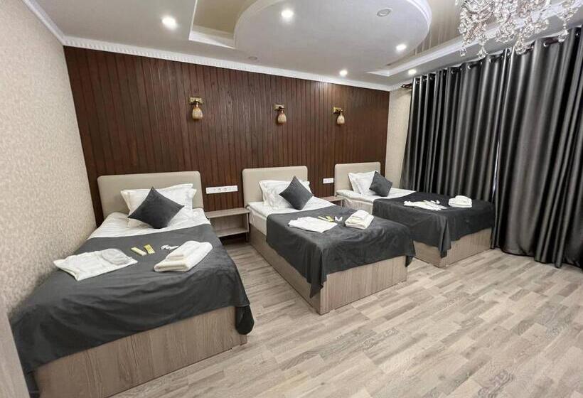 اتاق استاندارد سه نفره, Nur Guest House