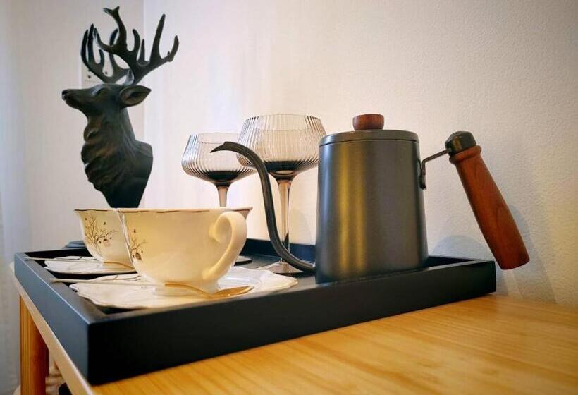 اتاق لوکس, The Motuga Hostel Bangkok