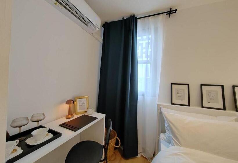 اتاق سوپریور, The Motuga Hostel Bangkok