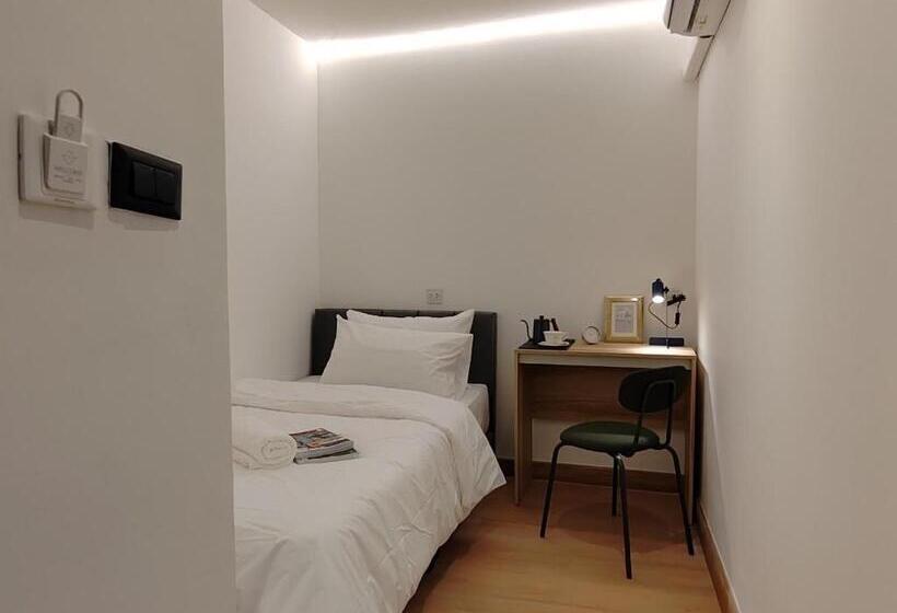 اتاق استاندارد یک نفره, The Motuga Hostel Bangkok