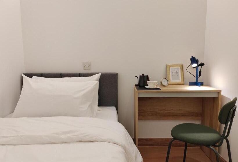 اتاق استاندارد یک نفره, The Motuga Hostel Bangkok