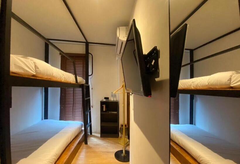 اتاق استاندارد با سرویس بهداشتی مشترک, The Motuga Hostel Bangkok