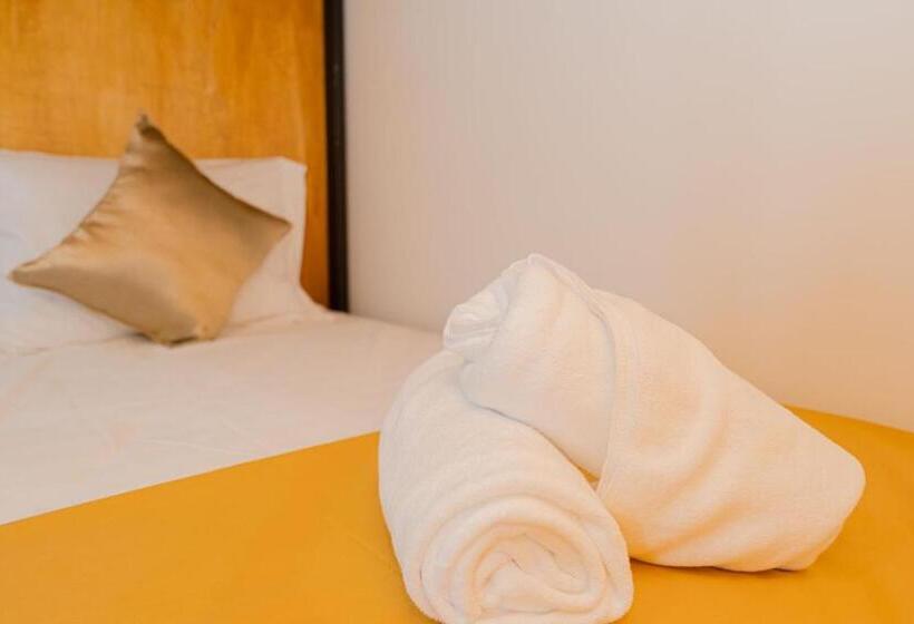 تختخواب در اتاق مشترک, Kamkan Hostel