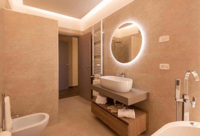 سوییت لوکس, La Maison Chic