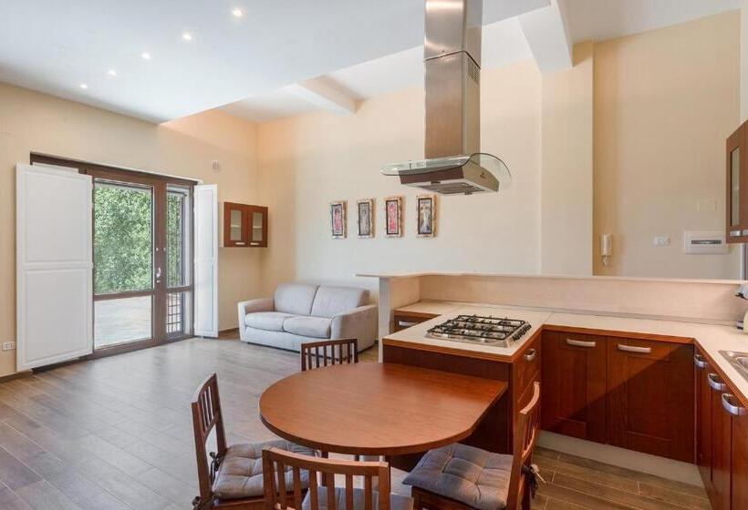 سوییت لوکس, La Maison Chic