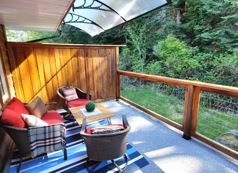 اتاق لوکس سه تخته, Hummingbird Lodge Bnb