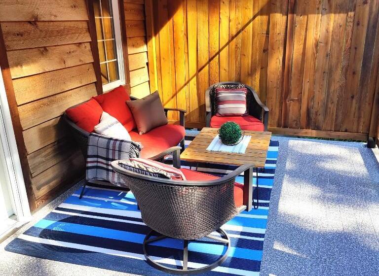 اتاق لوکس سه تخته, Hummingbird Lodge Bnb