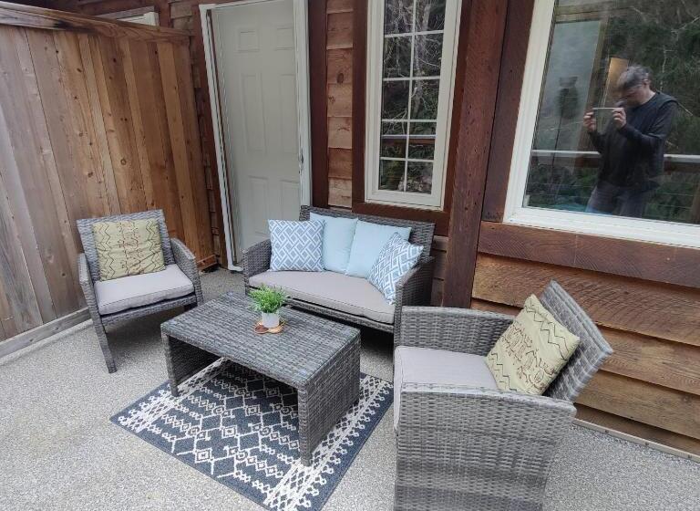 Superior Room with Terrace, Hummingbird Lodge Bnb