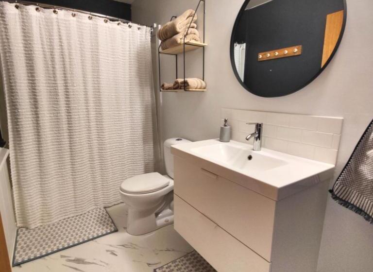 اتاق لوکس با چشم‌انداز باغ, Hummingbird Lodge Bnb