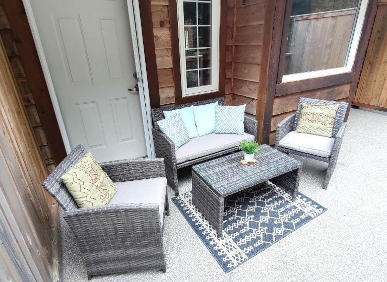 اتاق لوکس با چشم‌انداز باغ, Hummingbird Lodge Bnb