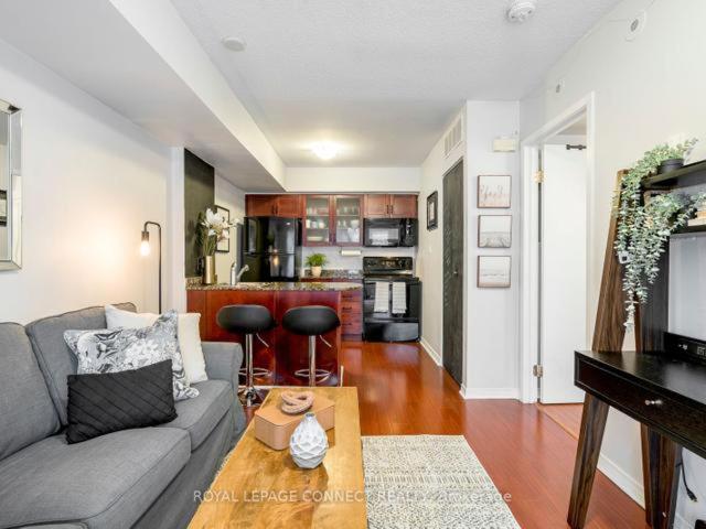 آپارتمان 1 خوابه با بالکن, Liberty Village Townhouse