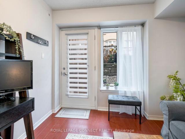 آپارتمان 1 خوابه با بالکن, Liberty Village Townhouse