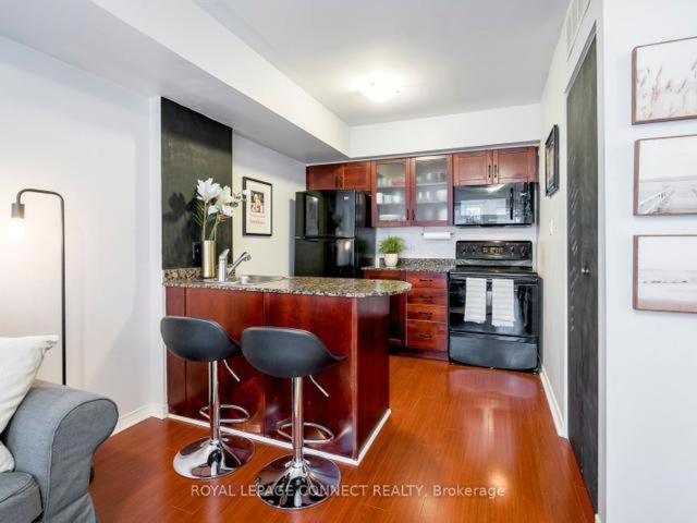 آپارتمان 1 خوابه با بالکن, Liberty Village Townhouse