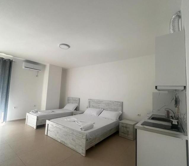 اتاق خانوادگی, Apartments In Zaharia Residence