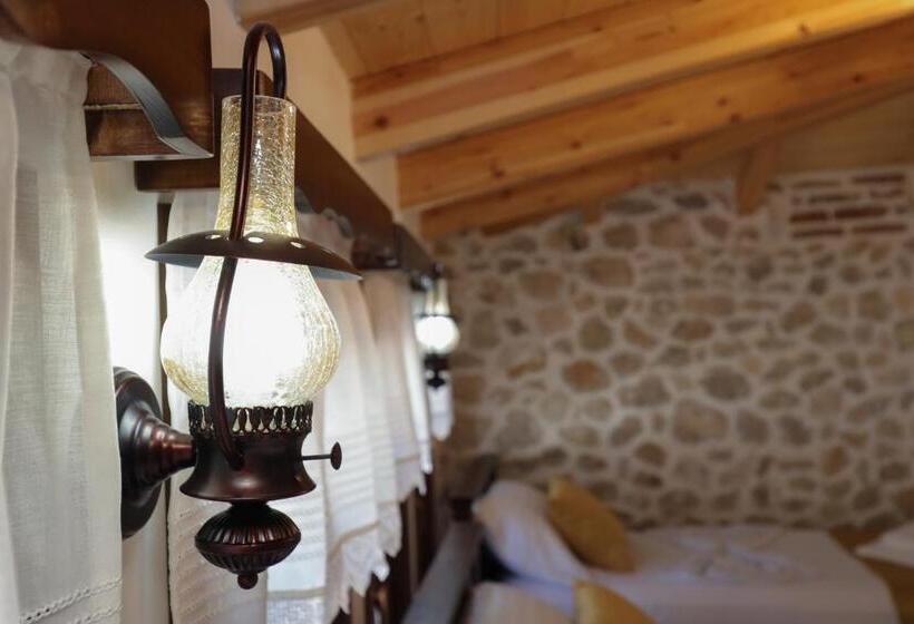 اتاق لوکس خانوادگی, The House Of Dollma , Inside Kruja Castle