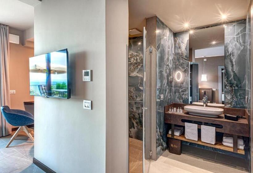 Suite with lake view, Sky View Garda Lake By Hotel Galvani