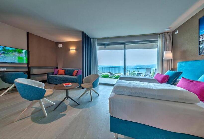 سوییت جونیور با چشم‌انداز دریاچه, Sky View Garda Lake By Hotel Galvani