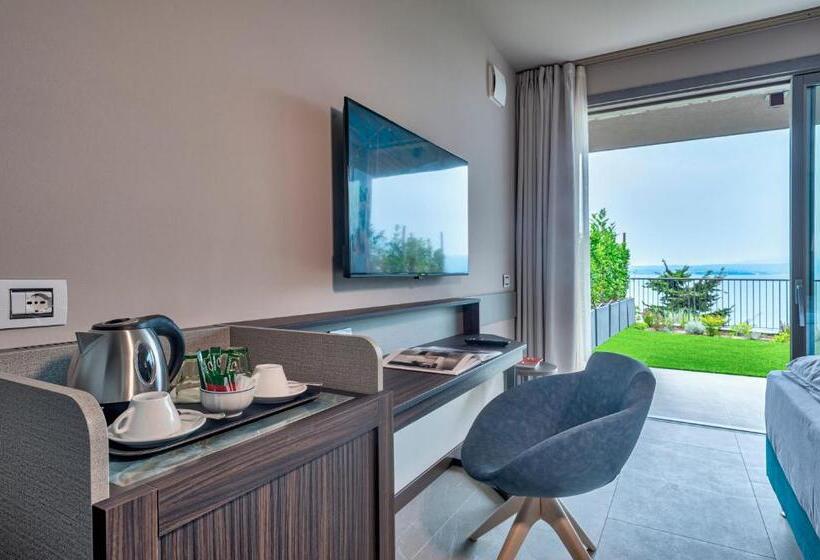 اتاق لوکس با چشم‌انداز دریاچه, Sky View Garda Lake By Hotel Galvani