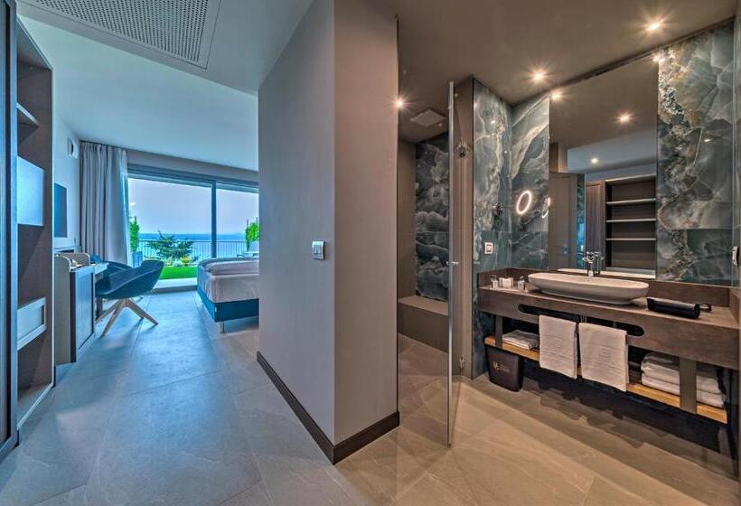 اتاق لوکس با چشم‌انداز دریاچه, Sky View Garda Lake By Hotel Galvani