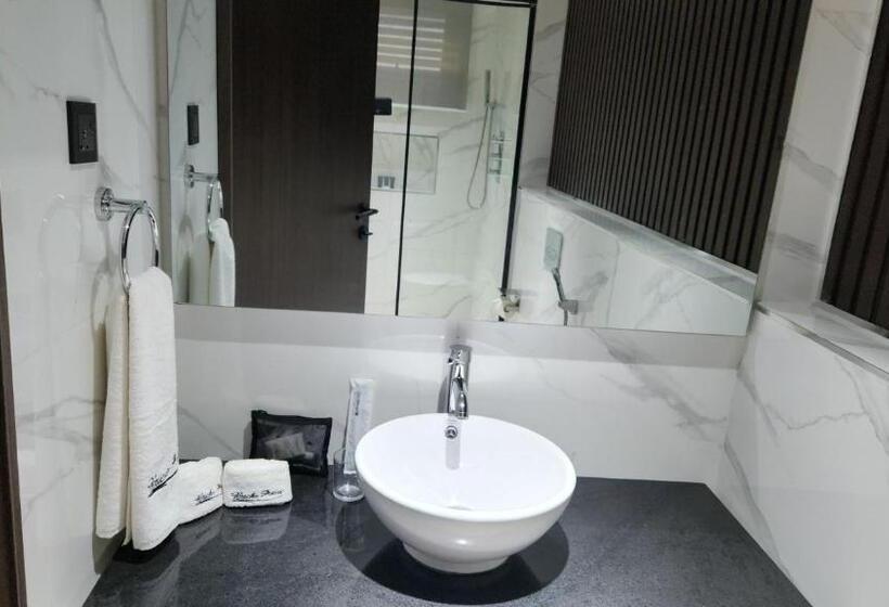 استودیوی استاندارد, Brickspoint Boutique Apart