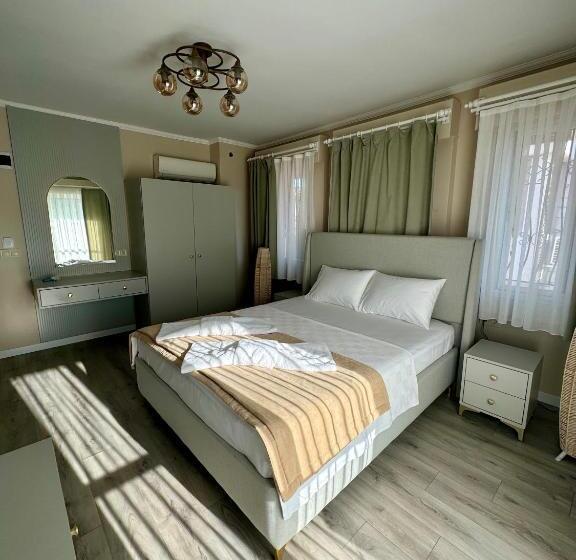 اتاق استاندارد سه نفره, La Berca Boutique