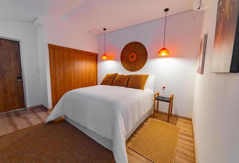 اتاق لوکس, Pao Pao Hotel & Beach Club