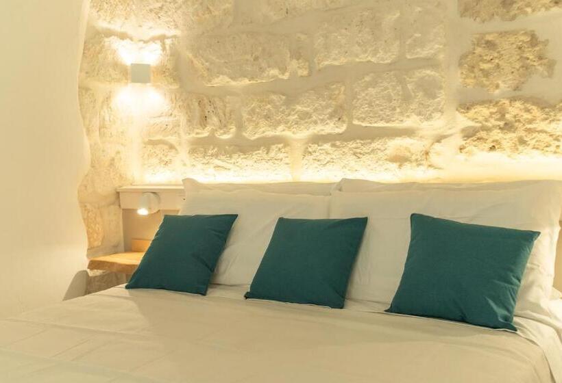 اتاق لوکس, Le Grotte