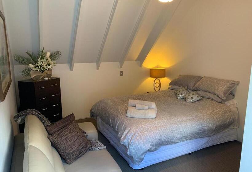 اتاق لوکس با تخت بزرگ, Private Guest Wing   Durie Vale Lodge