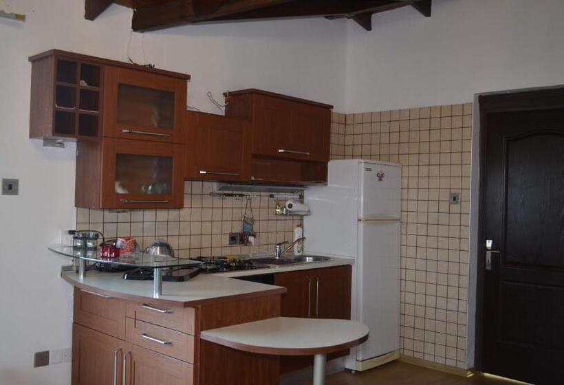 استودیوی استاندارد, Miray Guest House Boutique